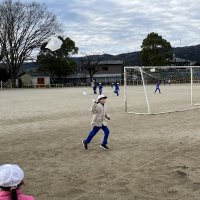 １年生生活科「凧揚げ」！自分で作って飛ばしました