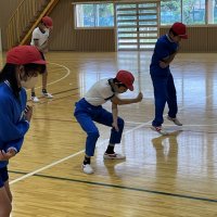 運動会練習！雨天のため、６年生が体育館でソーランの練習