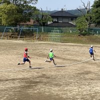 運動会練習「紅白対抗リレー」！学級代表の選手が力走していました