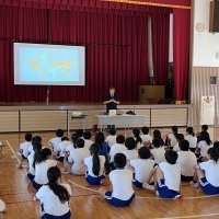 環境活動家の谷口たかひささんの講演！地球を守るために、自分たちができることについて考えさせられました