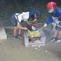 ５年生　宿泊学習ダイジェスト②焼きそばづくり・キャンプファイヤー