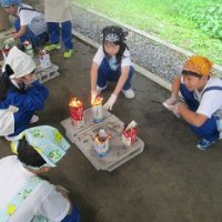 ５年生　宿泊学習ダイジェスト④　朝食（ホットドック作り）